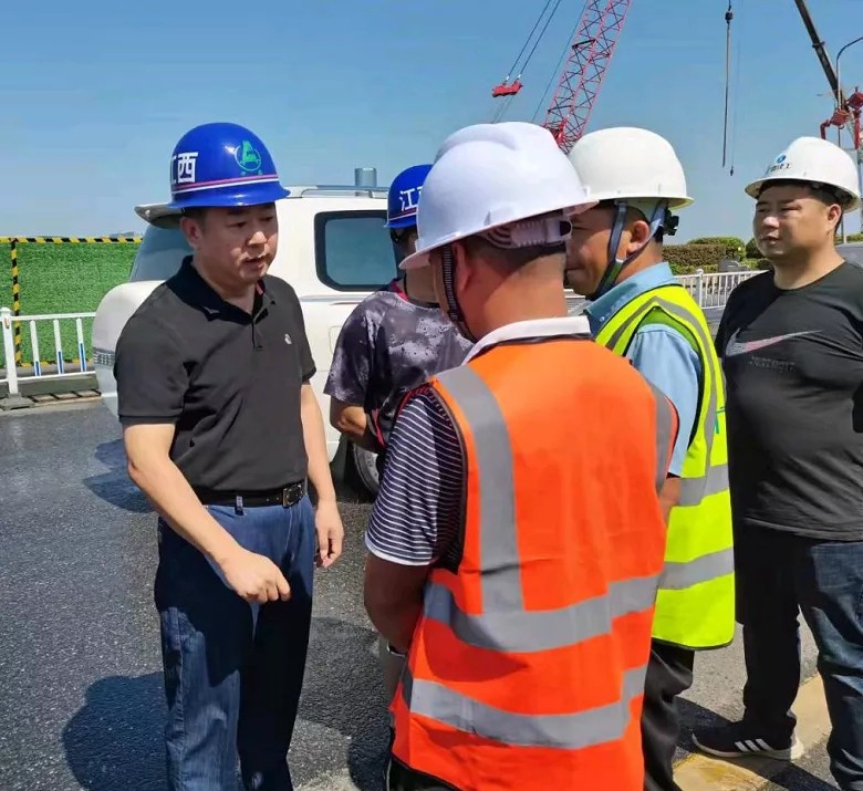 羅輝到沿江中北大道快速路改造工程、真君路隧道工程項目檢查工作